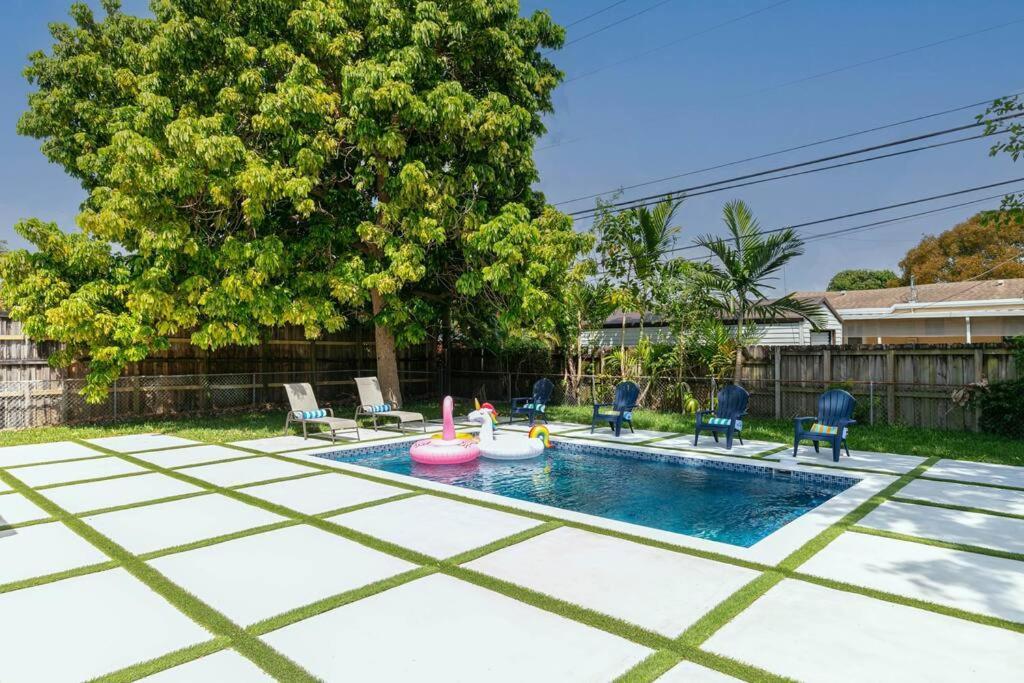 New Home, Pool Near Airport And Beaches, King Bed Hébergement de vacances